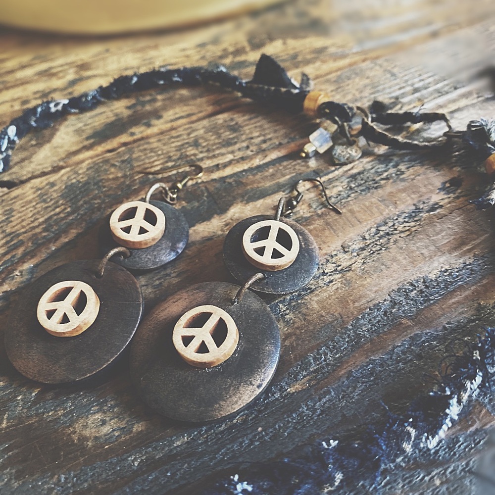 Keep The Peace Necklace & Earrings ☮️ - Picture 14 of 16